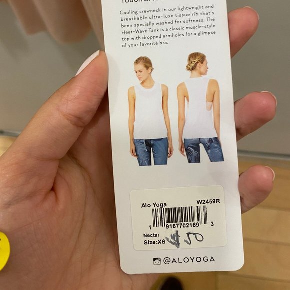 NWT Alo Yoga Heatwave Tank in Nectar - Picture 6 of 6